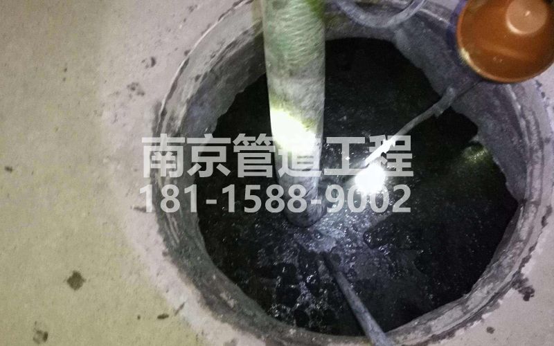 216紫金小营清理化粪池
